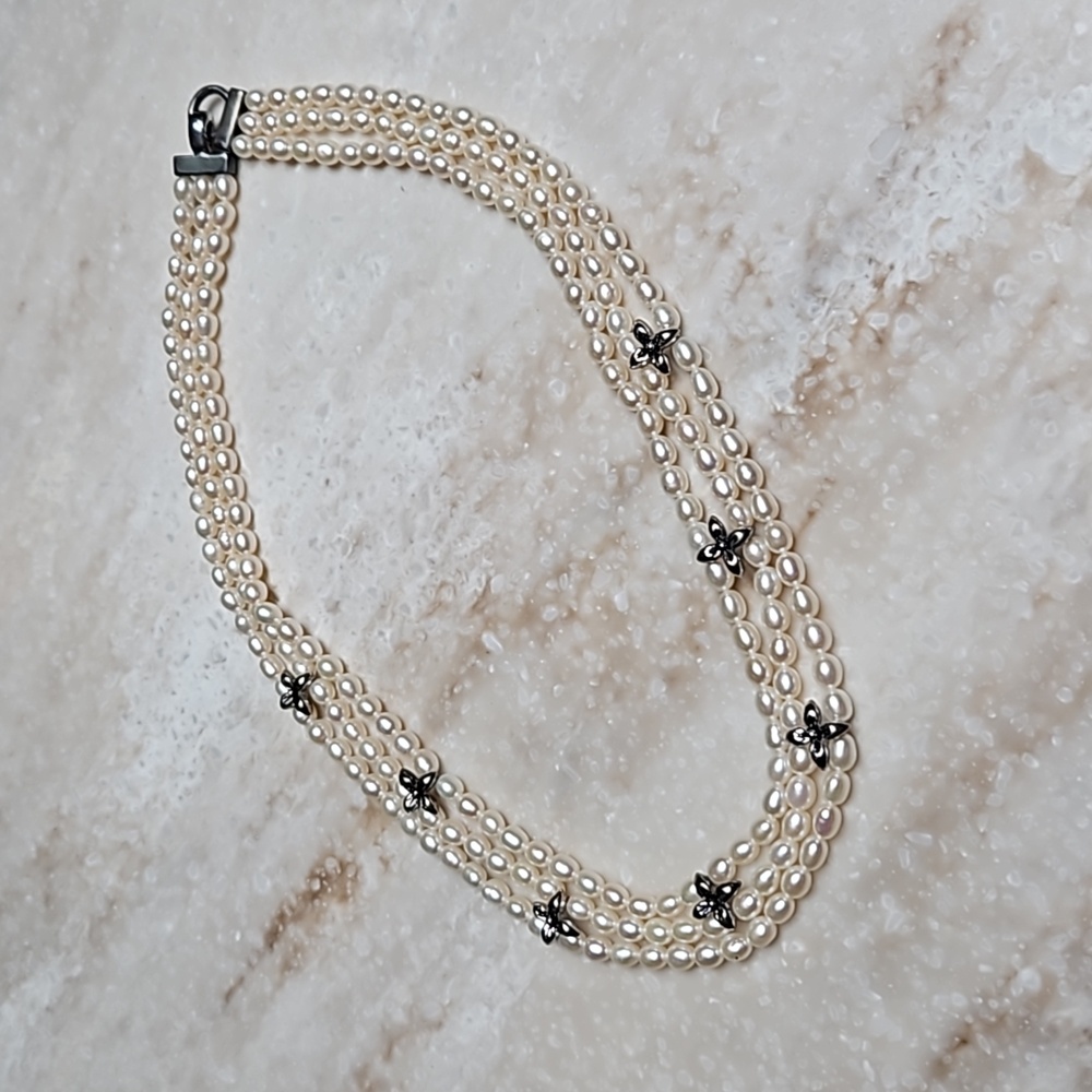 😍Pearl Three Strand Necklace with Silver Embellishments 😍 NWOT